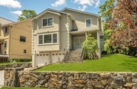 Building Photo - 696 Ridgeway