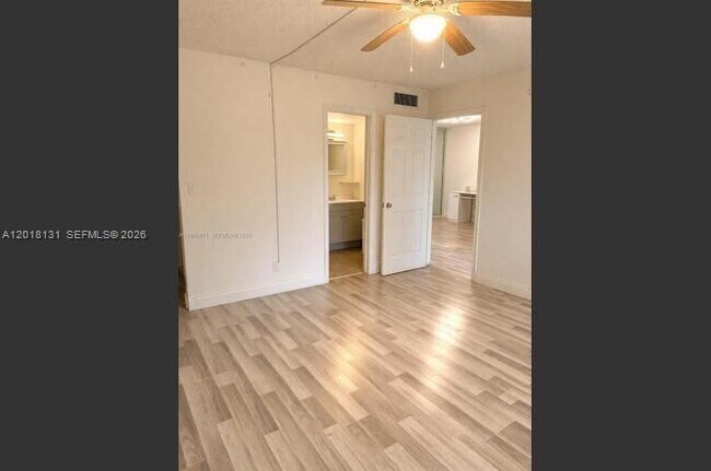 Building Photo - 609 S State Rd 7