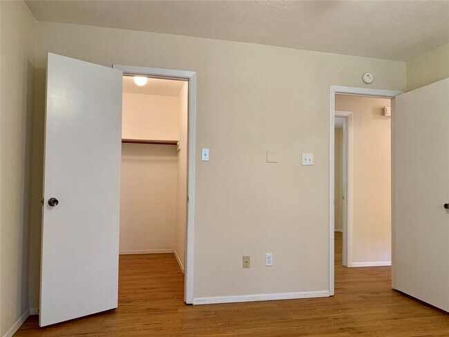 Building Photo - 22 N Wavy Oak Cir