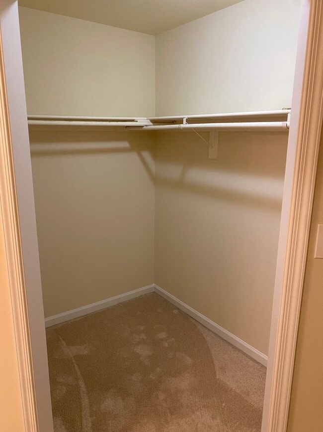 Building Photo - Three bedroom, 2 bath home with a large fe...