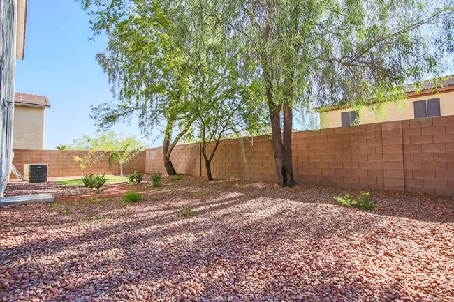 Building Photo - IMMACULATE 5 BEDROOM HOME!