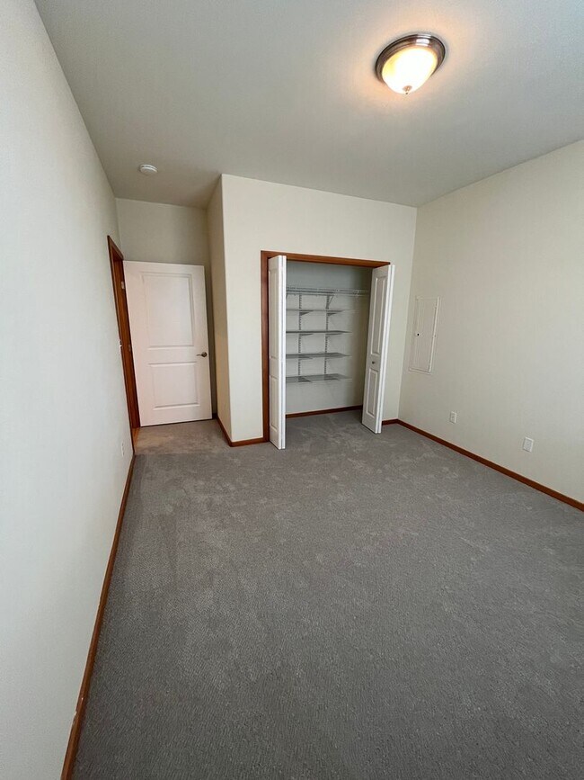 Building Photo - 3 Bed 2 Bath Single Story House with Garage
