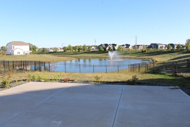 Building Photo - Beautiful 4 Bedroom in Avon!