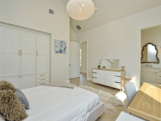 Building Photo - 304 Westwood Terrace