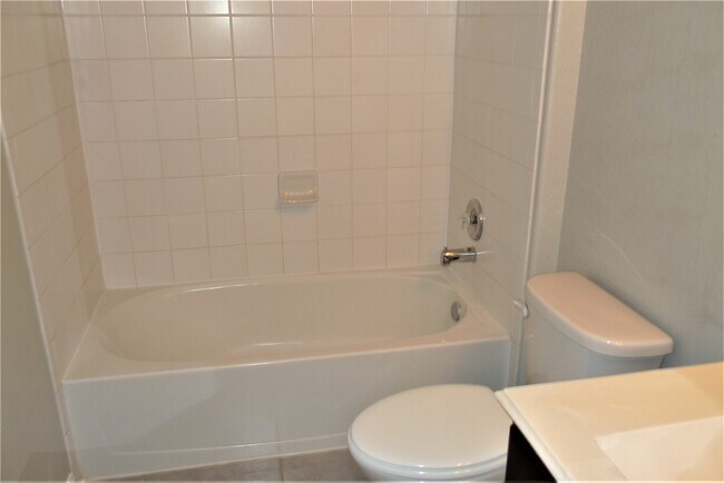 Building Photo - 3003 Lightles Manor Ct