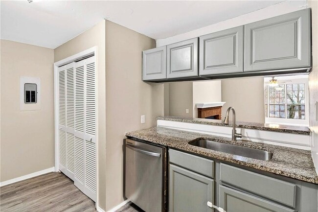 Building Photo - 5537 Mountain Springs Cir