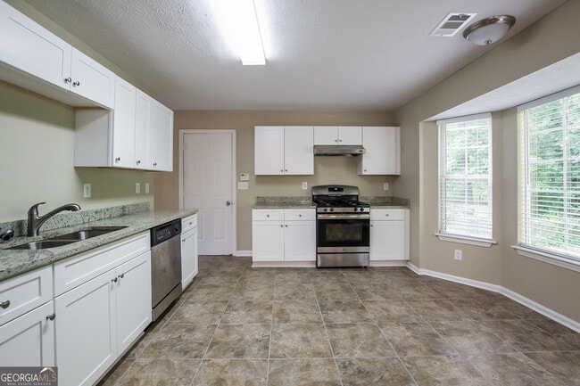 Building Photo - 2295 Burdett Ridge Dr