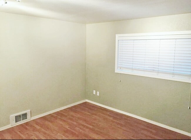 Building Photo - Ground level spacious condo