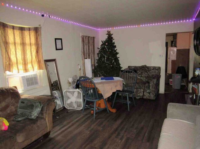 Building Photo - 618 W 22nd St