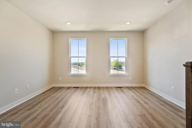 Building Photo - 4328 Ellipse Ter