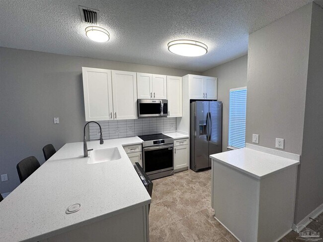 Building Photo - 2703 Bay Club Dr