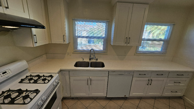 Primary Photo - 7240 Woodman Ave