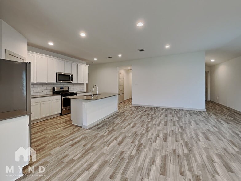 Building Photo - 7815 Cattleman Vly Dr