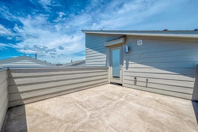 Building Photo - 2759 Clinton Dr