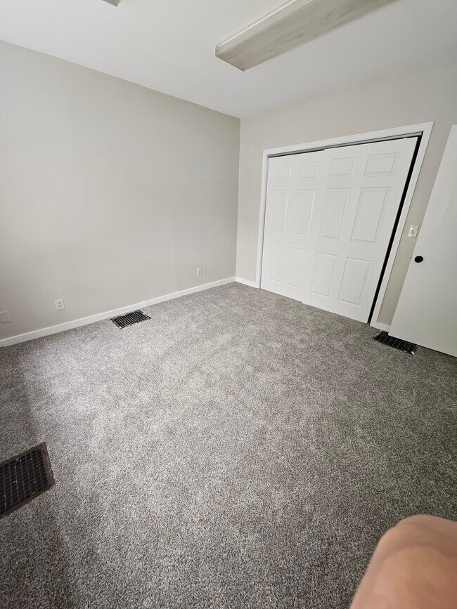 Master Bedroom - 929 Tiffin Ave