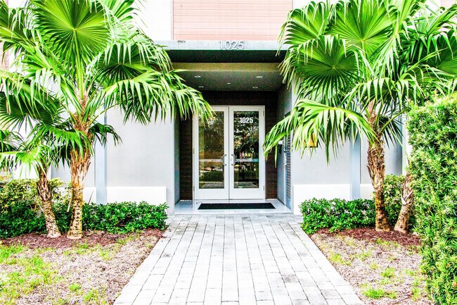 Building Photo - 1025 NE 18th Ave