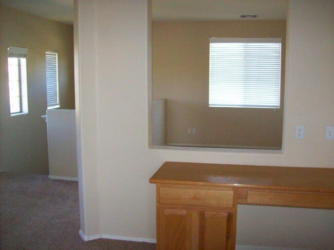 Building Photo - Spectrum At Val Vista