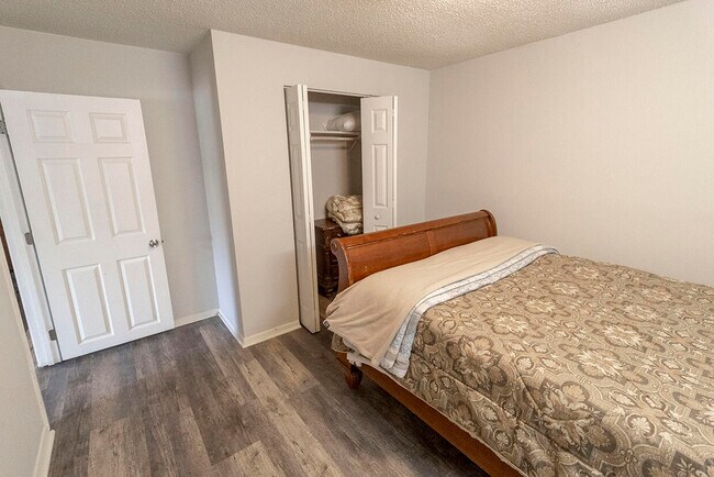 Building Photo - 201 Wheaton Ct