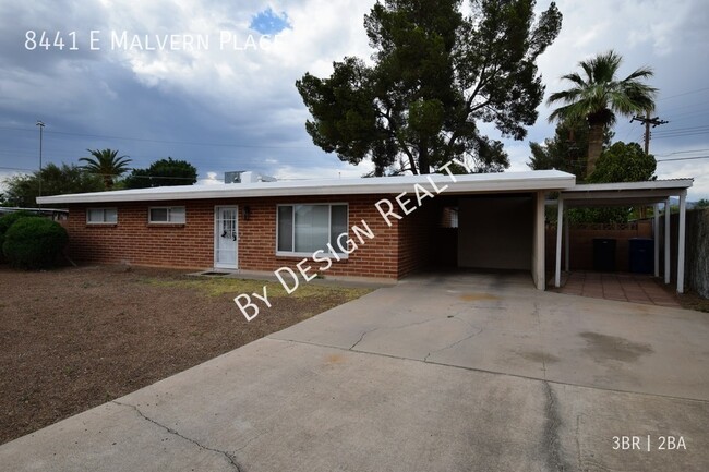 Building Photo - Fully Renovated Eastside 3 Bed 2 Bath + Fl...