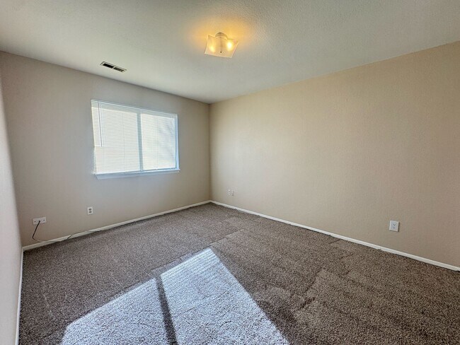 Building Photo - Upper Floor Multi-Family Unit