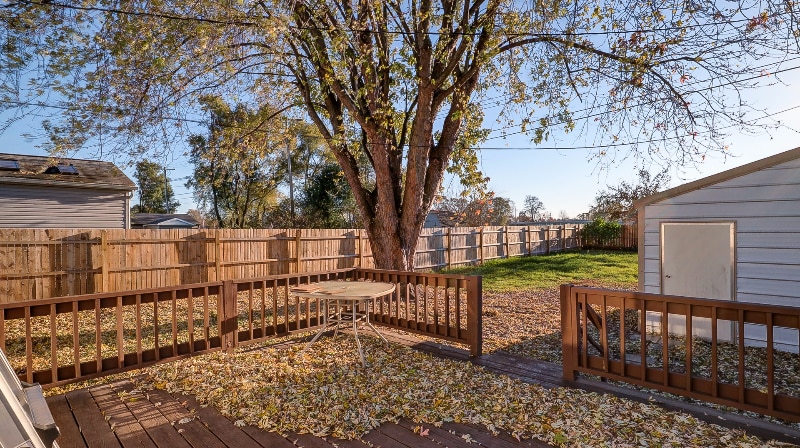 Private backyard with lots of shade - 1285 Commonwealth Ave