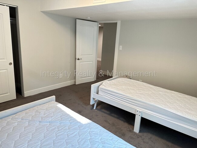 Building Photo - 3092 W Layton Ave