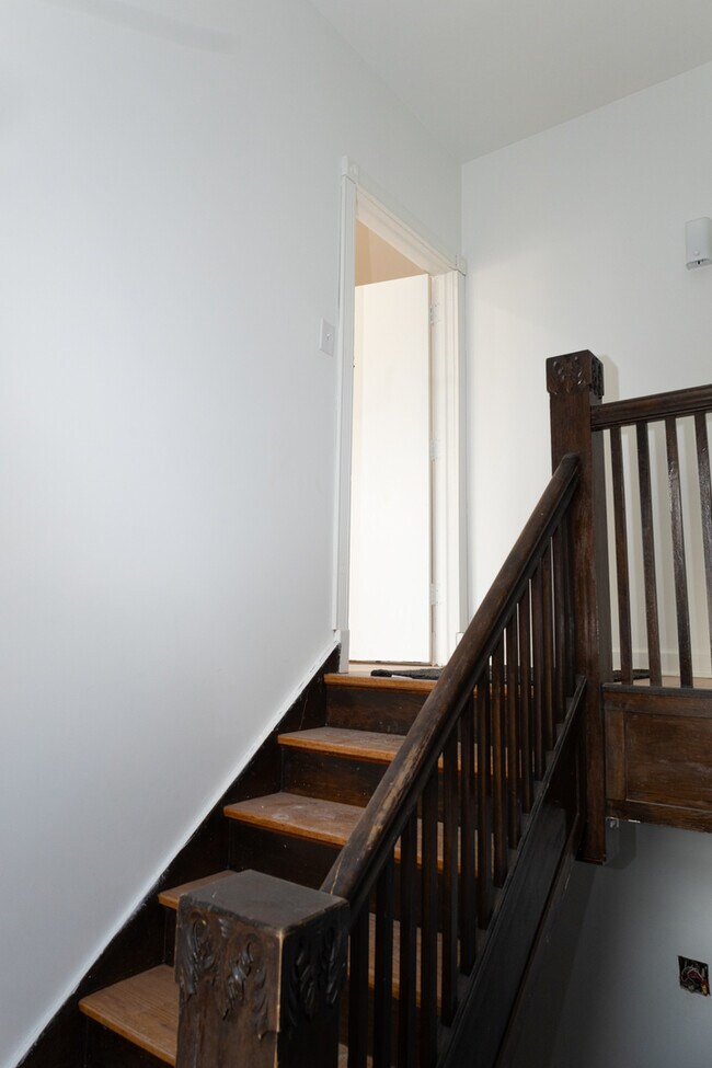 Building Photo - 2016 N Kilbourn Ave