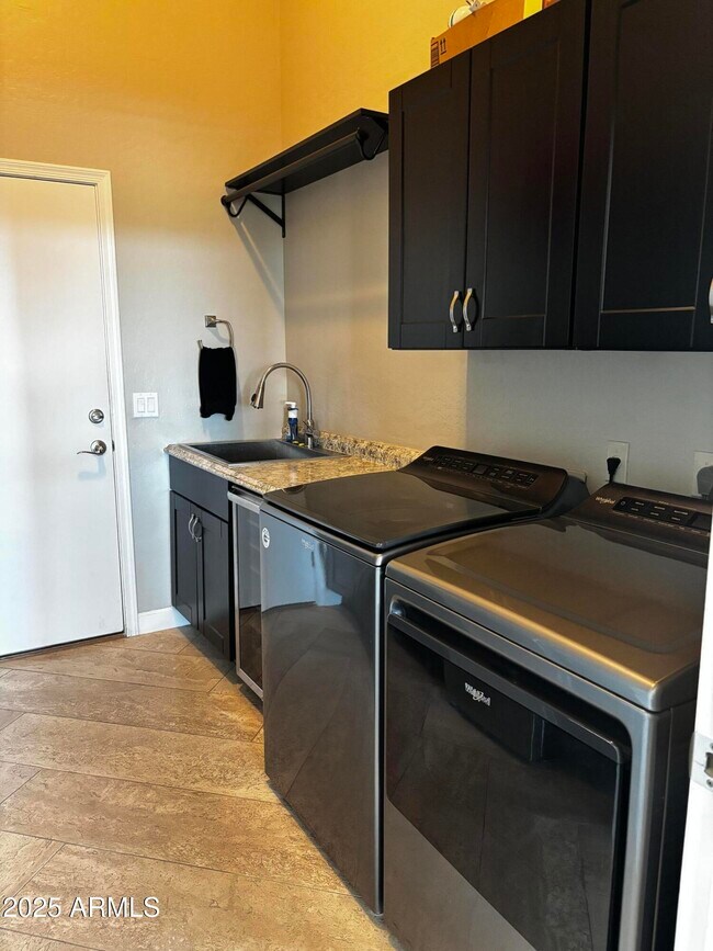 Building Photo - 7637 E Tasman Cir