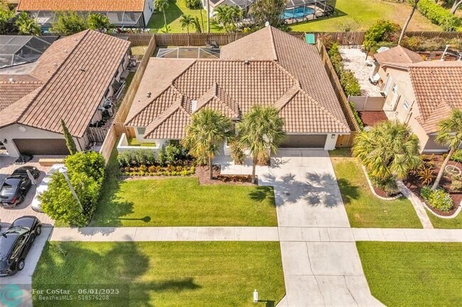 Building Photo - 9585 Carousel Cir S