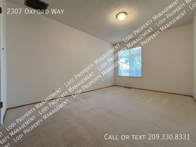 Building Photo - 2307 Oxford Way