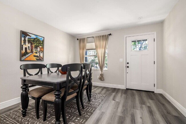 Building Photo - "Charming 3-Bed, 2-Bath Home in Tampa – Perfect Blend of Comfort and Convenience!"