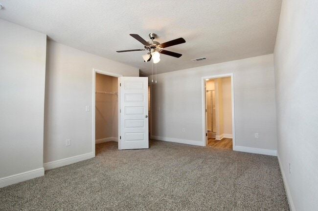 Building Photo - 323 Callie Dr