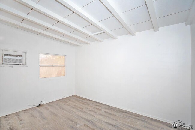 Building Photo - 666 S Orange Ave