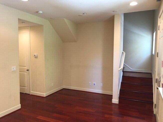 Building Photo - 1252 Water Lily Way