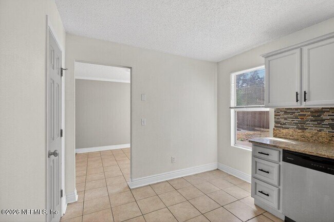 Building Photo - 518 Tuxedo Ct
