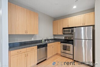 Building Photo - 1 br, 1 bath Condo - 1121 40th Street, Eme...