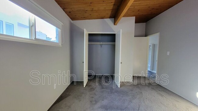 Building Photo - 606 N Irena Ave