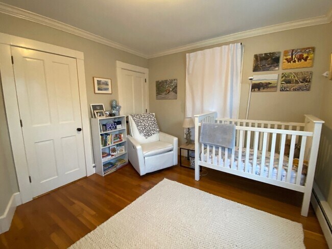 Building Photo - 35 Wellesley St