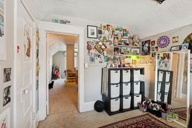 Building Photo - Beautiful single family home with near U of MN - 4 bed 2 bath - VIDEO TOUR