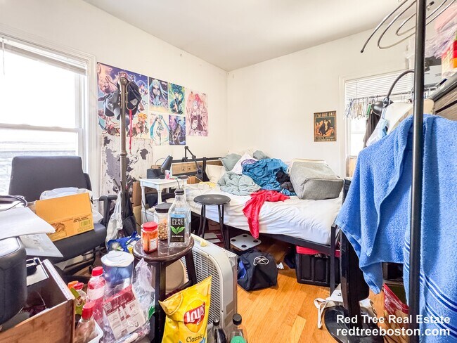 Building Photo - 28 Linden St