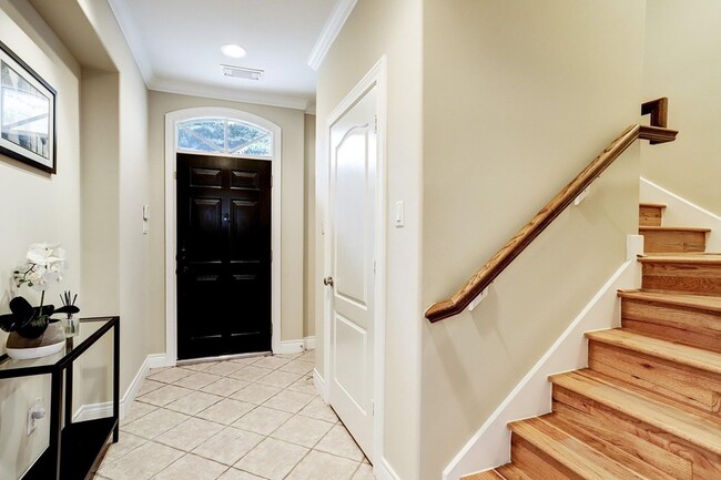 Building Photo - 2914 Brompton Square Dr
