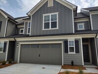 Building Photo - Enchanting Townhome located in the Pringle...