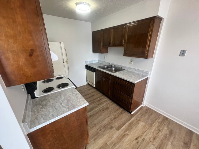 Building Photo - 7308 6 Mile Ln