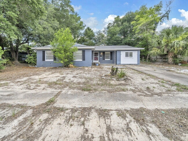 Building Photo - 627 Ferretti Ave