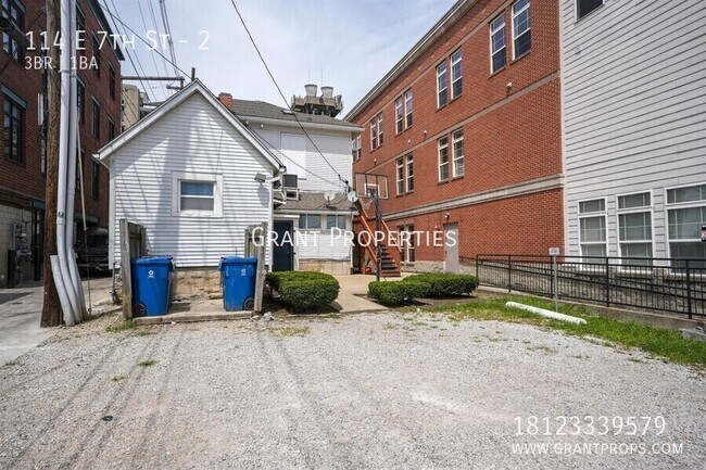 Building Photo - 114 E 7th St