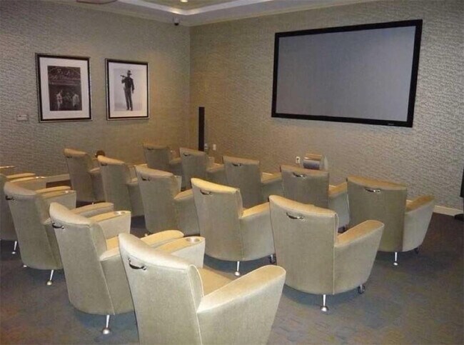 Building Photo - 347 N New River Dr E