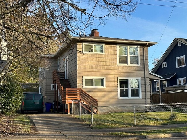 Building Photo - Buchanan-4 plex