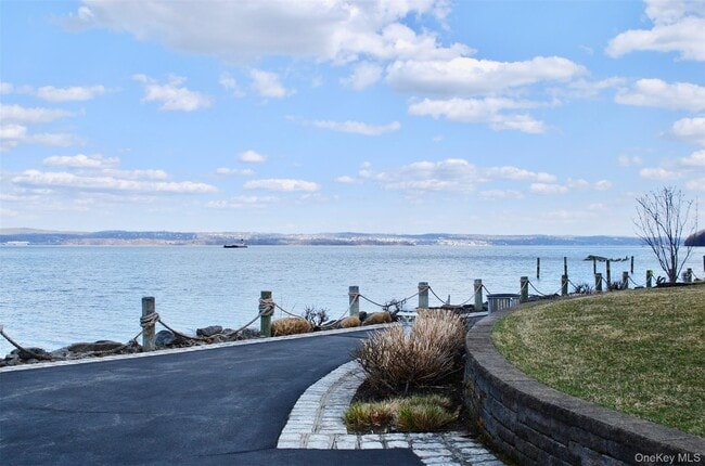 Building Photo - 3106 Leeward Dr