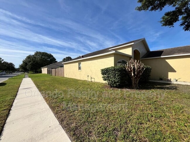 Building Photo - 2304 Hickory Pine St