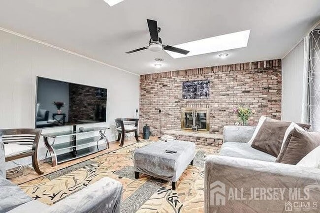 Building Photo - 3993 Park Ave